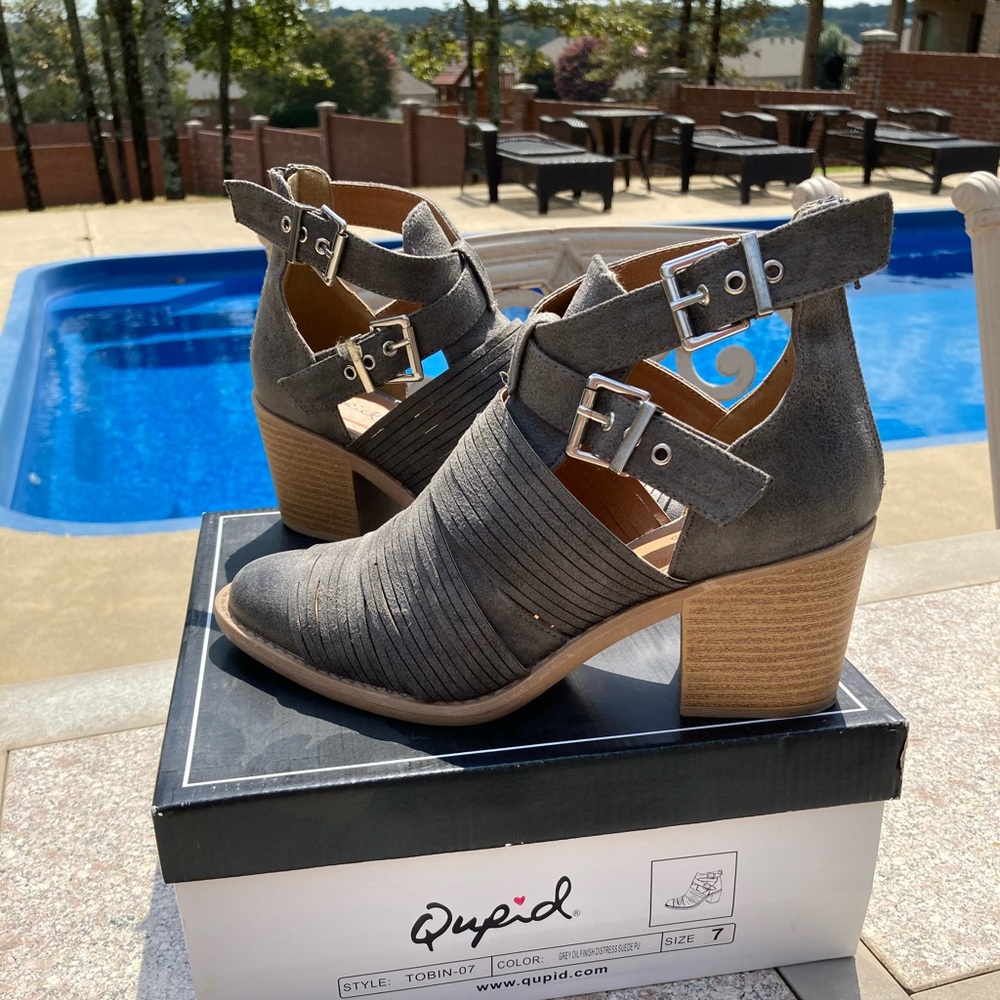 Qupid Gray Booties